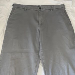 Izod Saltwater Straight Stretch Chino. 34x32